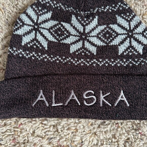 Alaska Knit Winter Hat Brown Snowflake Pattern Acrylic Beanie Unisex - Picture 2 of 5